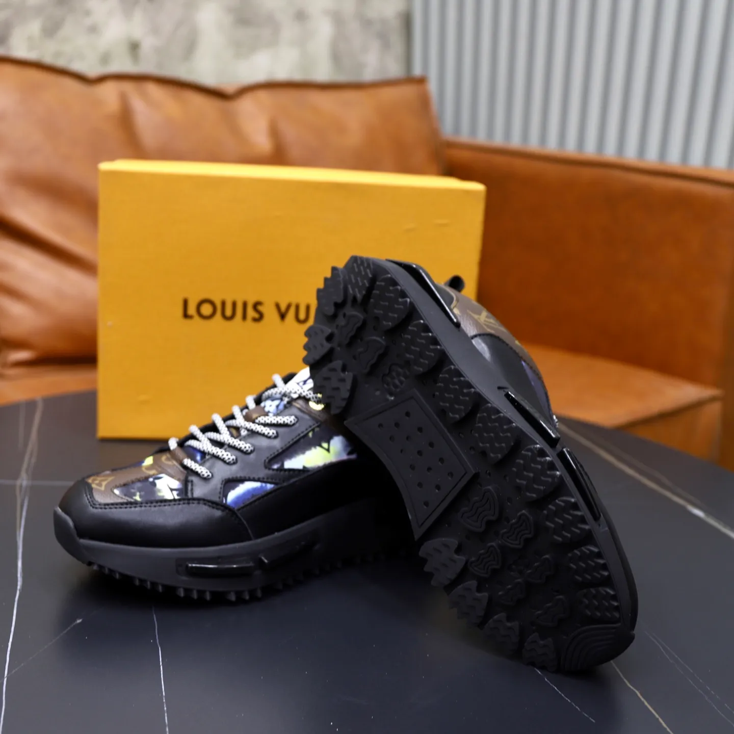 Ex-factory price: 462💰🙅‍♂️🙅‍♂️🙅‍♂️ Brand: LV Louis Vuitton Standard code: 38-44 (45 customized) Grade: Same as the official website Material: Original material splicing Comfortable and breathable lining Lightweight and wear-resistant sports outsole Style category: Men's fashionable casual shoes Running sneakers Distinguished luxury brand elements Top luxury Color: actual picture color